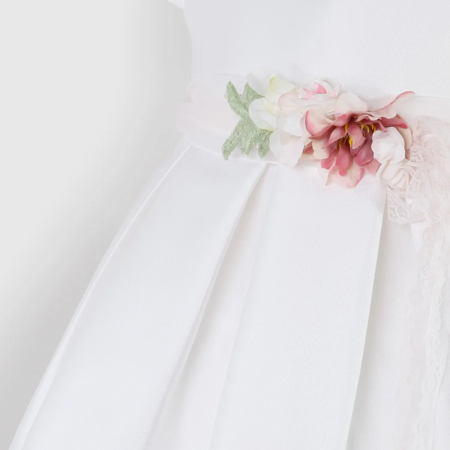 Abito In Mikado Bianco Con Spilla Floreale