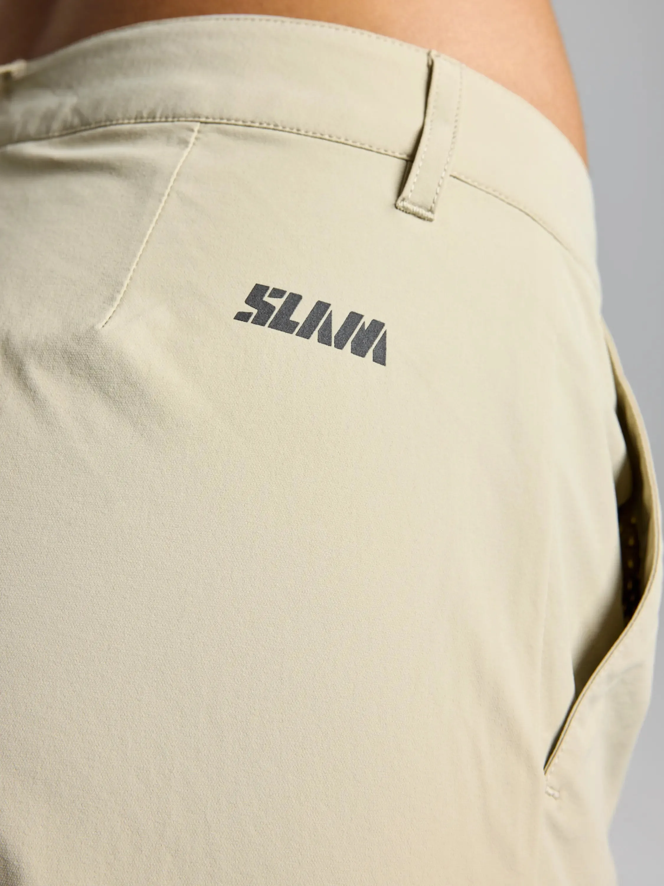   WOMAN TECH CHINO SHORT Bermuda Chino Donna